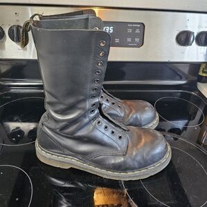 Dr Martens 14 eye Steel Toe boot